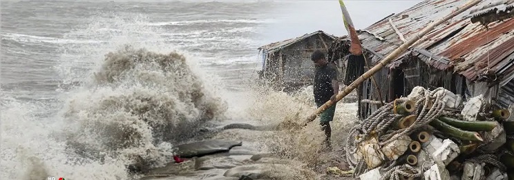 সন্ধ্যা ৬টায় ঘূর্ণিঝড় রিমালের মূল কেন্দ্র বাংলাদেশের উপকূলে আঘাত হেনেছে